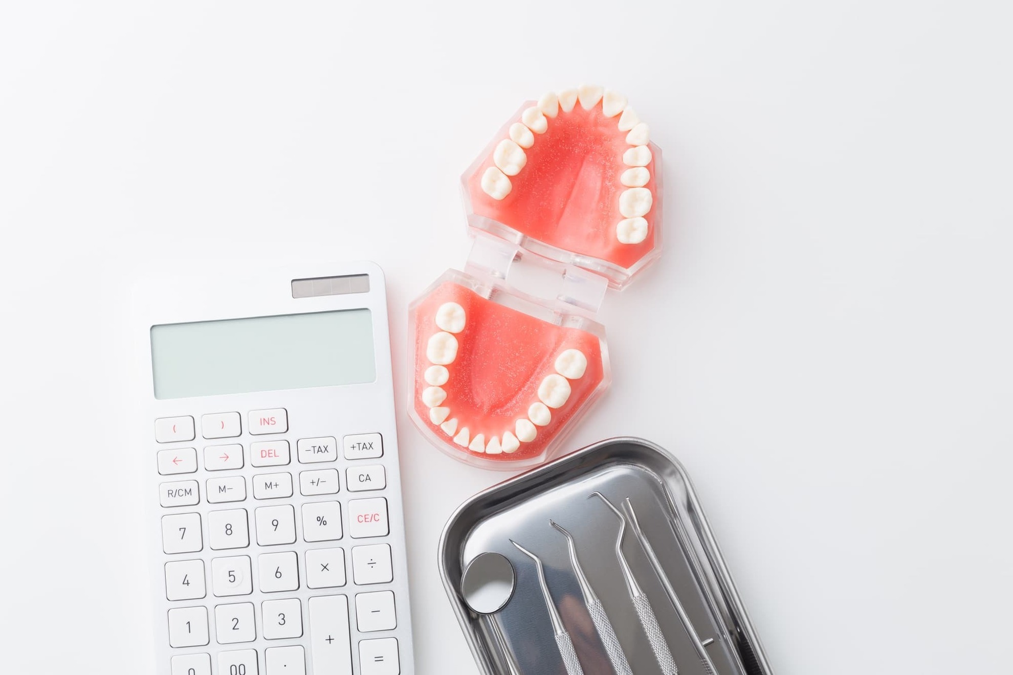 入れ歯の種類とそれぞれの値段のイメージ