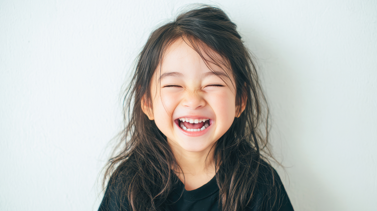 歯並びやかみ合わせが改善した笑顔の子ども