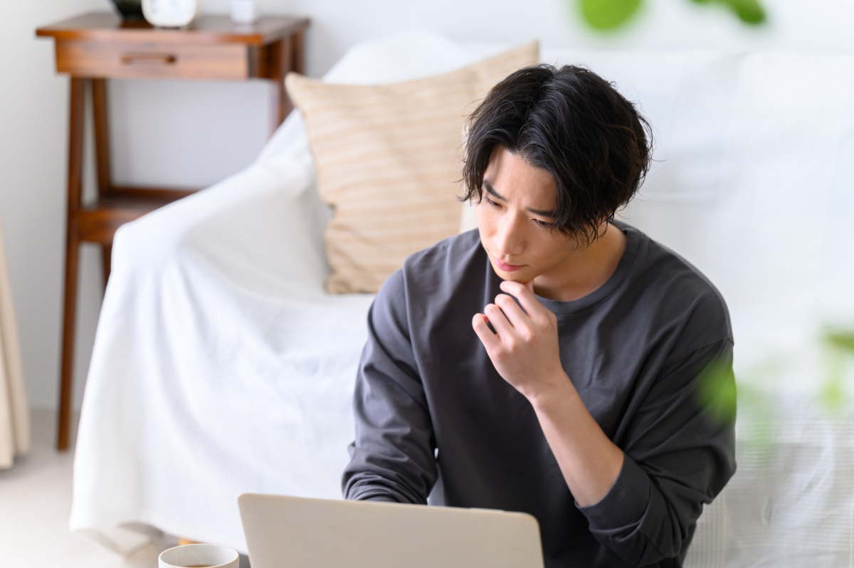 MFT（口腔筋機能療法）とは何かを考える男性