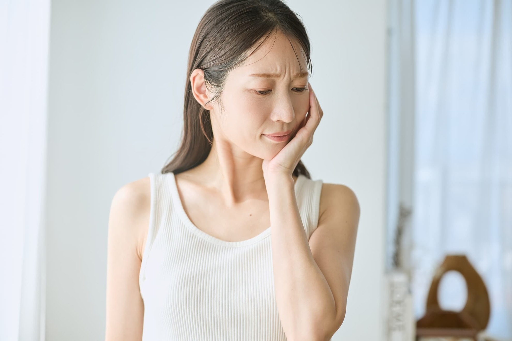 PMTC後に歯痛を感じる女性
