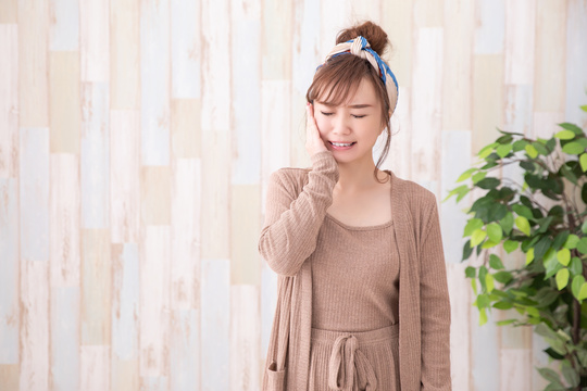 虫歯の初期症状が出た女性